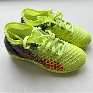 NWOT Puma Future 18.4 IT JR indoor soccer shoes for kids
